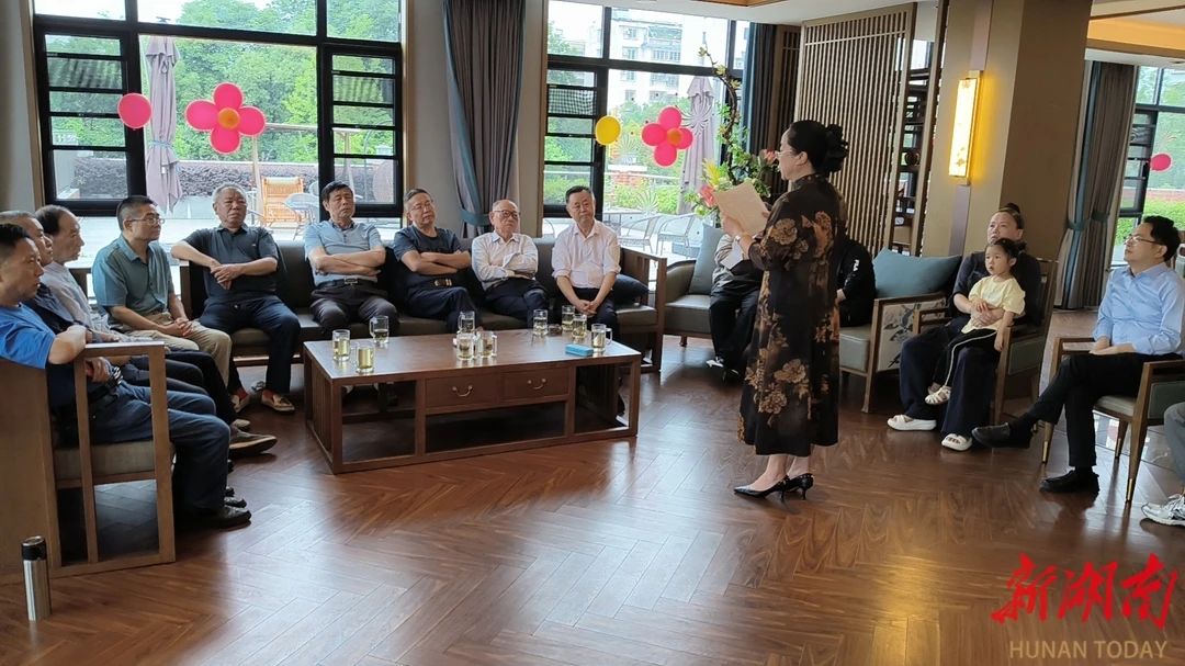 岳陽籍作家陳啟文回鄉(xiāng)講學